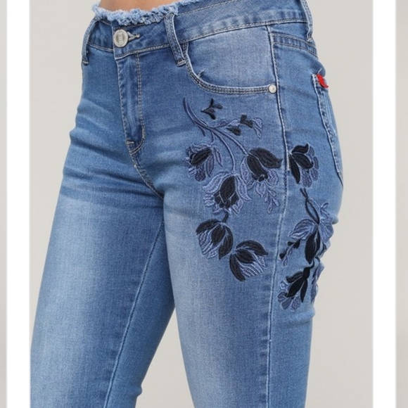 Raw hem embroidered embellishments jeans - Picture 4 of 4